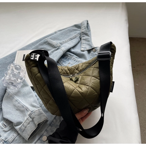 Women Quilted Half Moon Bag Nylon Padded Crescent Crossbody Bag Lightweight Casual Fashion Shoulder Bag