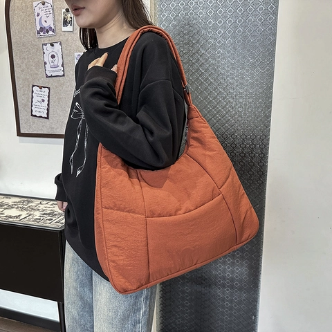 Damen Große Kapazität Gesteppt Tragetasche Leicht Gepolstert Wolkenbeutel Umhängetasche Minimalistisch Polyester Schultertasche Für Pendeln
