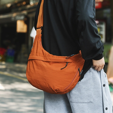 Women Large Capacity Nylon Crescent Crossbody Bag Minimalist Adjustable Strap Hobo Bag For Daily Travel Commute Messenger Bag