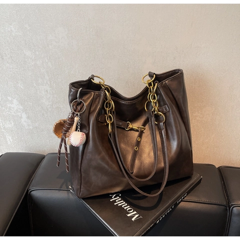 Borsa Tote da Donna in Pelle PU Grande Capacità Borsa a Spalla con Catena d'Oro e Ciondolo da Baseball Borsa Casual per Lavoro