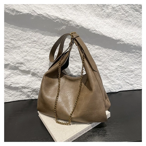 Damen Große Kapazität PU Leder Hobo Umhängetasche Mit Metallkette Dekorativ Einfach Minimalistisch Urban Casual Crossbody Tasche