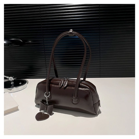 Women Glossy PU Leather Shoulder Bag Retro Y2K Bow Heart Pendant Underarm Bag Solid Color Commuter Handbag Zipper Closure