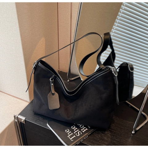 Minimalist Suede Texture PU Hobo Bag For Women Large Capacity Shoulder Bag Trendy Urban Crossbody Handbag With Decorative Tag