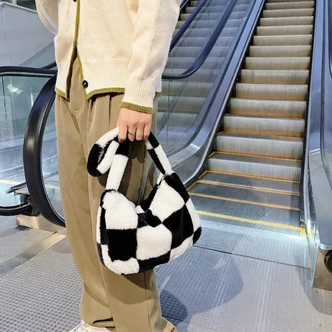 Women Vintage Checkerboard Plush Shoulder Bag Black White Grid Faux Fur Underarm Tote Bag Fashion Warm Winter Handbag Casual Soft