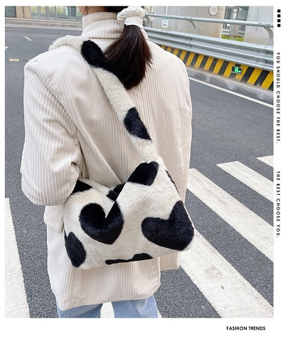 Lussuosa Borsa a Tracolla in Peluche con Motivo a Cuore per Donna Stile Dolce e Fresco Borsa a Mano in Pelliccia Sintetica