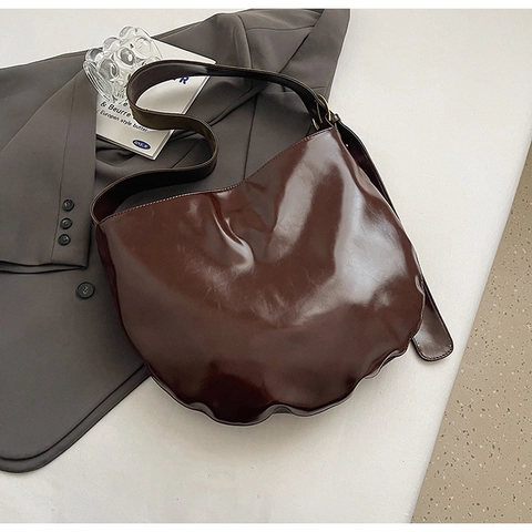 Fashion Glossy PU Leather Hobo Shoulder Bag For Women Large Capacity Half Moon Underarm Bag Minimalist Urban Style Crossbody Bag