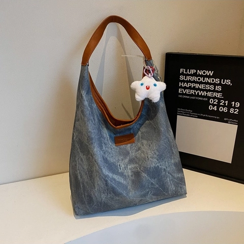 Damen Große Kapazität Tote Bag Retro Waschen PU Umhängetasche Minimalistische Hobo Handtasche Mit Stern Plüsch Anhänger Zum Pendeln