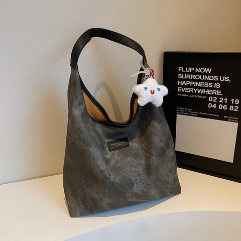 Damen Große Kapazität Tote Bag Retro Waschen PU Umhängetasche Minimalistische Hobo Handtasche Mit Stern Plüsch Anhänger Zum Pendeln