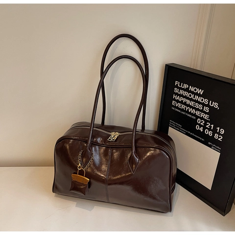 Fashion PU Leather Large Shoulder Tote Bag For Women Shiny Surface Vintage Urban Minimalist Handbag With Mini Bag Pendant