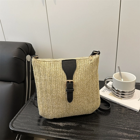 Damen Strohgewebte Umhängetasche Mit PU-Lederbesatz Minimalistische Quadratische Schultertasche Für Den Sommer Strand Alltag