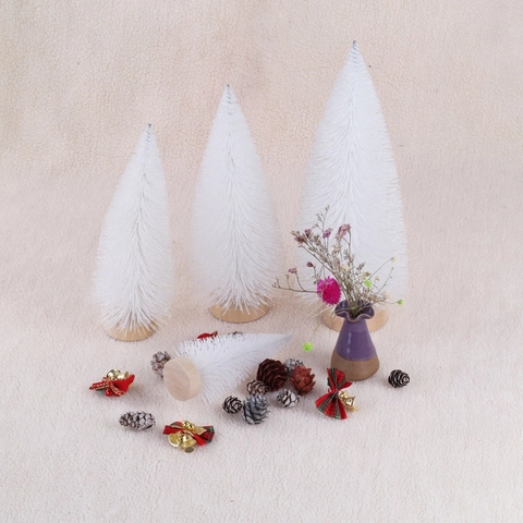 Mini Albero di Natale in Sisal Bianco Decorazione Albero a Spazzola Con Base in Legno Ornamento Natalizio da Scrivania Innevato