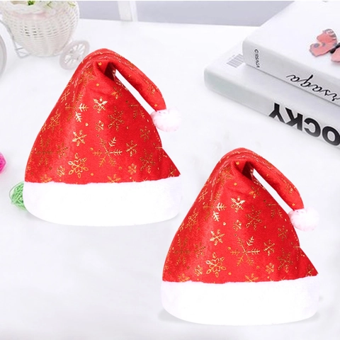 Cappello di Natale Rosso Con Motivo a Fiocco di Neve Stella e Campana in Oro Bordo in Peluche Pompon Bianco Classico