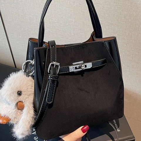 Vintage PU Leather Splicing Bucket Bag For Women Fashion Contrast Color Crossbody Bag With Cute Plush Rabbit Pendant Handbag