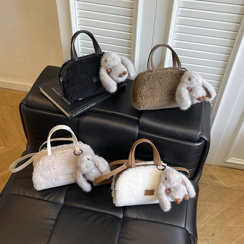 Damen Plüsch Handtasche Kunstpelz Schulter Umhängetasche Süßer Anhänger Lässige Winter Flauschige Tote Tasche