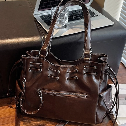Bolso Tote de Cuero PU de Gran Capacidad para Mujer Bolso de Hombro Vintage Con Cordón y Remaches Bolso de Mano Versátil
