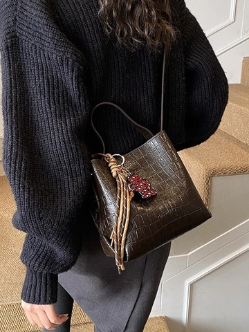 Women Retro Crocodile Embossed Bucket Bag Fashion Versatile Crossbody Handbag With Bear Pendant Top Handle Small Satchel