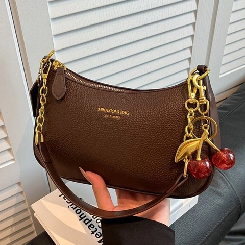 Borsa Sottobraccio in Pelle PU a Grana di Litchi Vintage per Donna Decorazione a Catena Ciondolo a Ciliegia Borsa a Tracolla Hobo