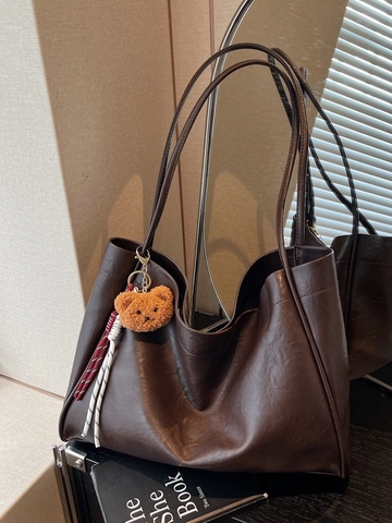 Sac Fourre-tout en Cuir PU Grande Capacité pour Femmes Avec Pendentif Ours en Peluche Sac à Bandoulière Souple Avec Pochette