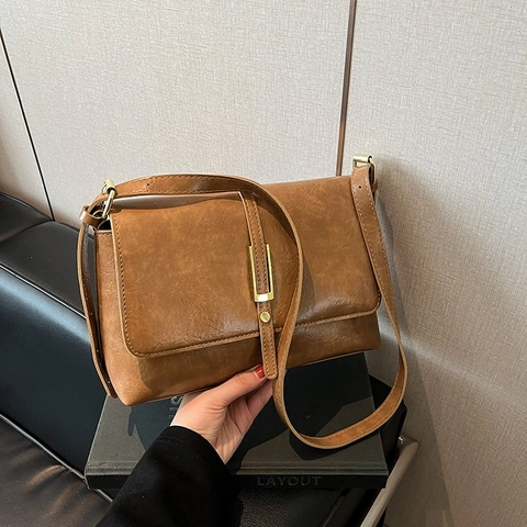 Women Vintage PU Leather Crossbody Bag Simple Urban Large Capacity Shoulder Underarm Bag Solid Color Gold Hardware Purse