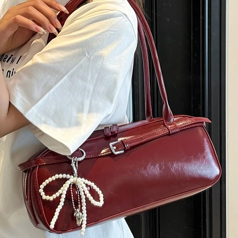 Bolso de Hombro de Moda para Mujer Cuero PU Brillante Minimalista Bolso de Axila Color Sólido Boston Bag Con Colgante de Corazón y Perla