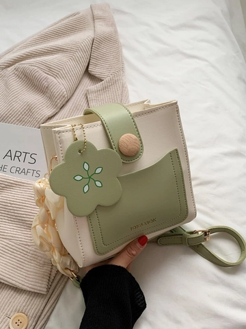 Bolso de Bandolera de Cuero PU de Color de Contraste de Moda para Mujer Bolso de Hombro Cuadrado Simple Urbano Con Colgante de Flor y Seda