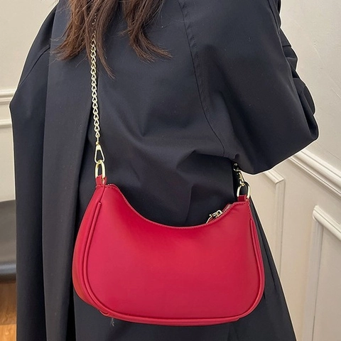 Women Crescent Underarm Bag PU Leather Solid Color Shoulder Bag With Gold Chain Fashion Versatile Hobo Dumpling Bag