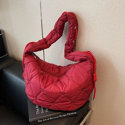 Large Capacity Heart Quilted Shoulder Bag Padded Polyester Crossbody Hobo Bag For Women Fashionable Cloud Tote Bag