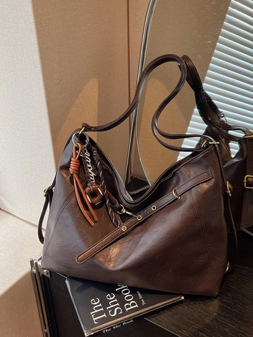 Damen PU Leder Umhängetasche Mit Großer Kapazität Vintage Falten Pendler Tragetasche Multifunktionaler Rucksack Mit Anhänger