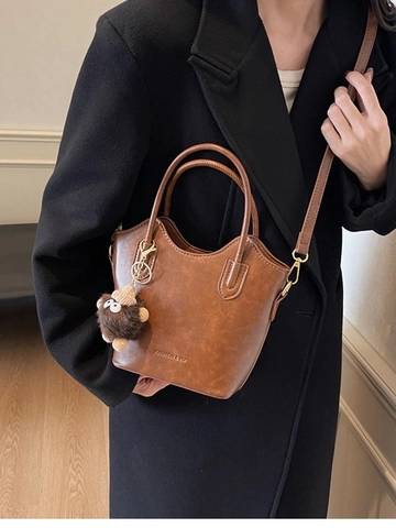 Borsa a Secchiello in Pelle PU Vintage da Donna Colore a Contrasto Tracolla Con Portachiavi Mostro in Peluche