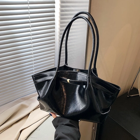 Large Capacity PU Leather Pleated Tote Bag For Women 2025 New Casual Underarm Shoulder Bag With Metal Buckle Commuter Bag
