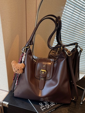 Vintage PU Leather Large Capacity Backpack Women Fashion Commuter Shoulder Bag High Gloss Solid Color Backpack With Bear Pendant