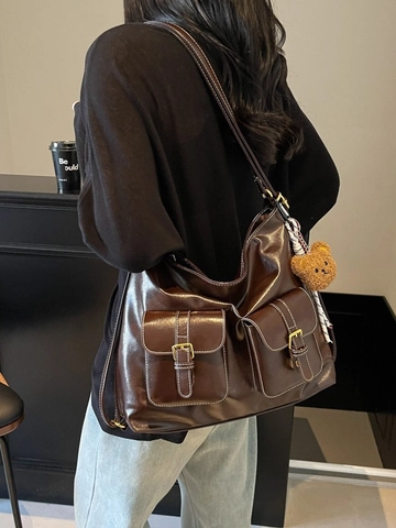 Retro PU Leder Grote Capaciteit Tote Tas Moto Stijl Multi Pocket Schoudertas Met Beer Hanger Voor Dames Dagelijks Werk