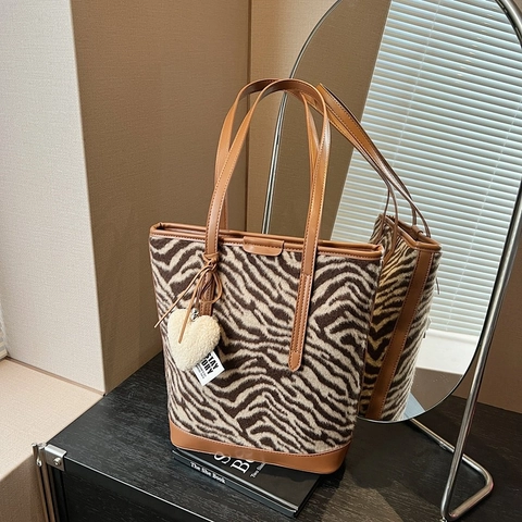 Woolen Checkered Zebra Print Tote Bag For Women Large Capacity Vintage Shoulder Bucket Bag With Heart Plush Pendant