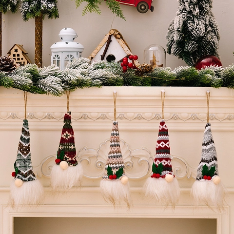 Décorations de Noël Suspendues LED Gnome Poupée sans Visage Bonnet en Tricot Barbe Blanche Baies pour Arbre de Noël Maison