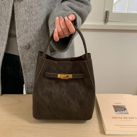 Retro Damen PU Leder Wildleder Beuteltasche Minimalistische Schulter Umhängetasche Mit Metallschloss Für Den Alltag