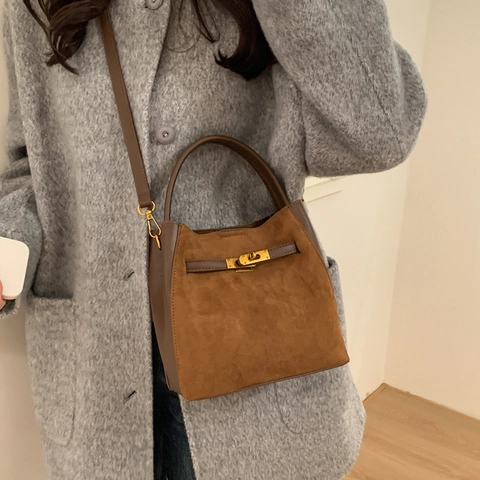 Retro Damen PU Leder Wildleder Beuteltasche Minimalistische Schulter Umhängetasche Mit Metallschloss Für Den Alltag