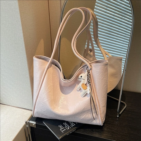 Grand Sac en Cuir Synthétique Avec Texture Gauffrée pour Femmes Simple Décontracté Sac Porté Épaule Avec Pendentif Poney