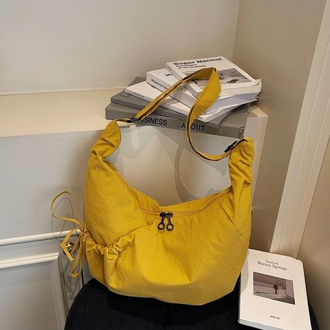Sac Bandoulière Dumpling en Nylon Minimaliste à Grande Capacité pour Femmes Sac à Épaule Hobo Décontracté Avec Cordon Bandoulière Réglable