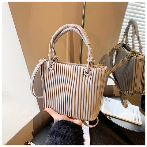 Vintage Pleated PU Leather Bucket Bag For Women Fashion Commuter Crossbody Bag With Wrapped Handle Solid Color Handbag