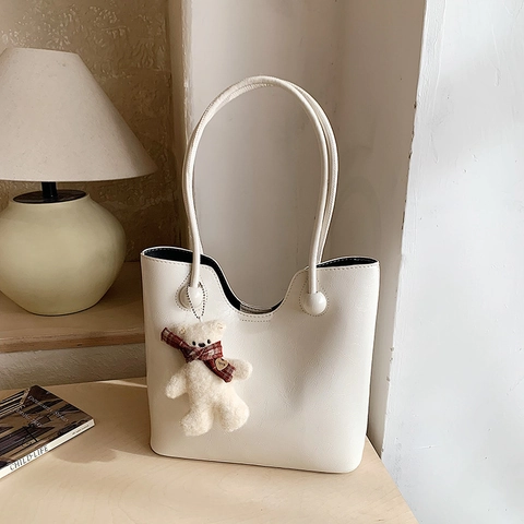 Women Large Capacity Tote Bag Glossy Synthetic Leather Shoulder Bag With Plush Bear Charm Daily Commute Fashion Underarm Bag