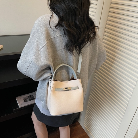 Ensemble de Sac Seau Minimaliste en Cuir PU pour Femmes Avec Pendentif Sac à Bandoulière Grande Capacité Motif Litchi