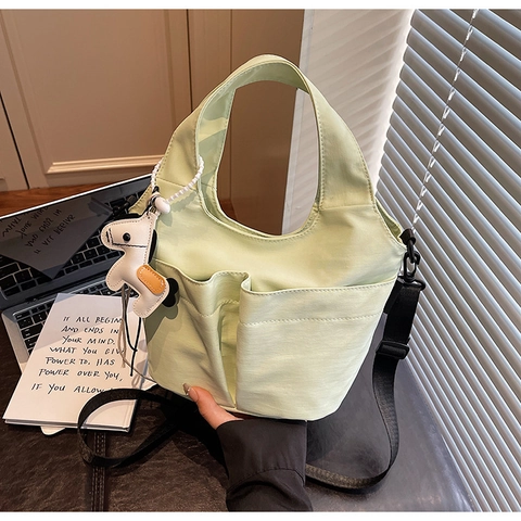 Bolso Tote de Lona para Mujer de Gran Capacidad Bolso Bandolera Plisado con Colgante de Caballo Bolso de Hombro de Moda Viaje
