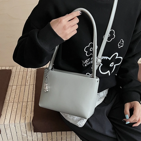 Modern Minimalist Women Synthetic Leather Shoulder Bag With Silver Metal Charm Fashion Solid Color Daily Underarm Crossbody Bag