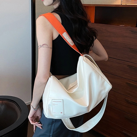 Sac à Épaule Oreiller en Cuir PU Minimaliste pour Femmes Grande Capacité Bandoulière Contrastée Sac Moderne Urbain Décontracté