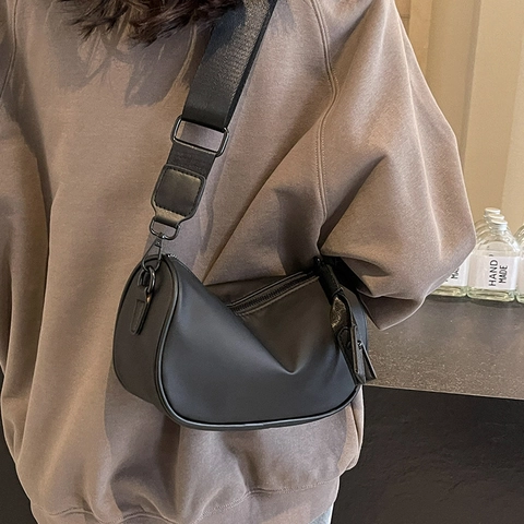 Women Minimalist Oxford Cloth Crossbody Bag Wide Adjustable Strap High Density Fabric Casual Half Moon Pillow Bag Black