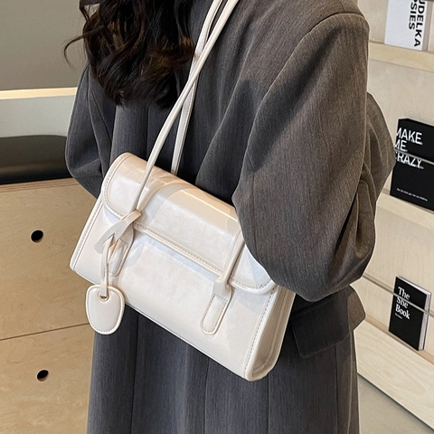 Women Retro Glossy PU Leather Underarm Bag Fashion Heart Charm Shoulder Bag Versatile Everyday Flap Handbag For Commuting