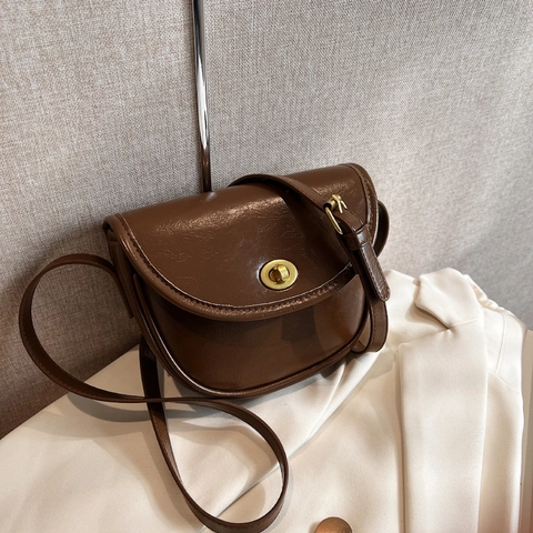 Damen Vintage PU Leder Satteltasche Mit Goldenem Metall Drehverschluss Verstellbarer Riemen Mode Einfache Umhängetasche