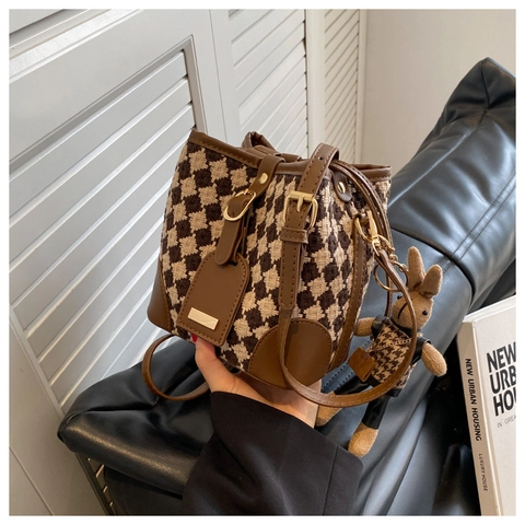 Bolso de Cubo de Tela de Pata de Gallo Vintage Mujer Retro Cuero Sintético Patchwork Bolso Bandoulière Con Colgante Conejo