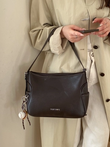 Women Vintage Synthetic Leather Square Shoulder Bag Large Capacity Crossbody Bag With Baseball Charm Contrast Stitching Retro Style