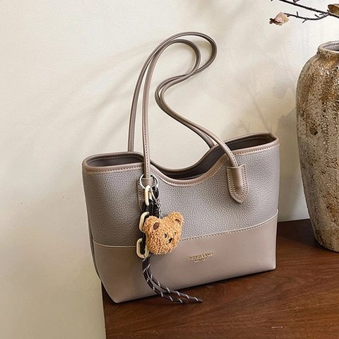 Sac Fourre-tout Vintage en Cuir Synthétique pour Femmes Sac à Bandoulière Grande Capacité Avec Porte-clés Ours